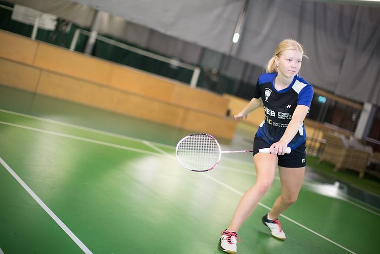 Badmintontjej i full action.